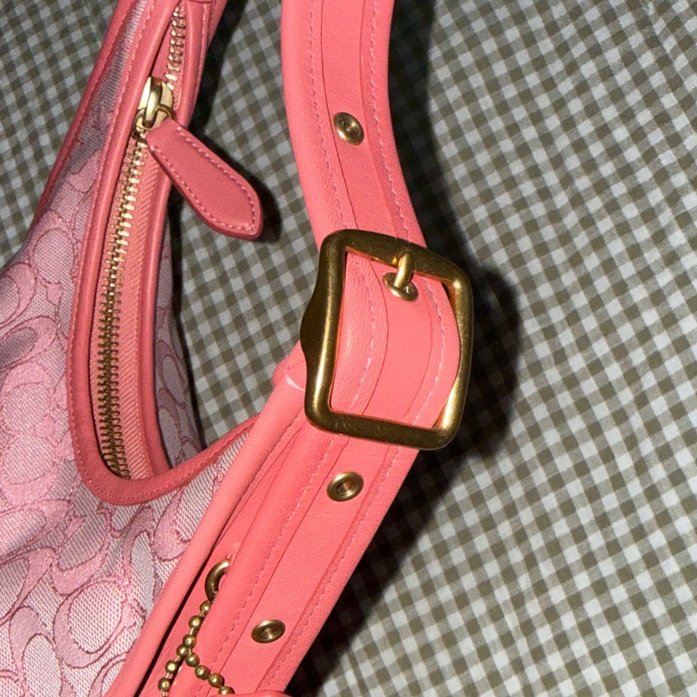 Authentic Coach Pink Signature Shoulder Bag - Picture 3 of 8